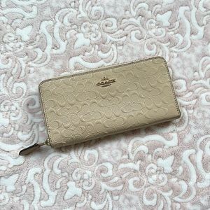 Coach Accordion Zip In Signature Debossed Patent Leather - NWOT!!!!